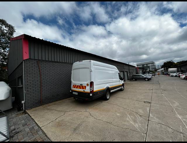 150M² WAREHOUSE TO LET IN WYNBERG